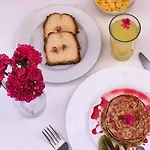 Lefkothea فندق Kamári